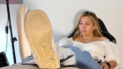 ALMA FENIX  online show from March 2026 01:29:02 PM