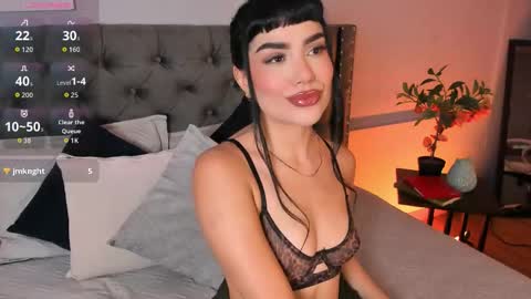 Mia online show from March 2026 02:44:01 PM