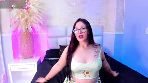 almalopez_ online show from December 2025 08:35:01 PM