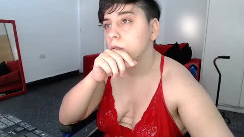 Snapshot of almondonwheels chatting on December 2024 09:24:01 PM Almond online show from December 2024 09:24:01 PM