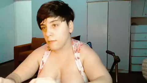 Snapshot of almondonwheels chatting on January 2025 01:39:02 AM Almond online show from January 2025 01:39:02 AM