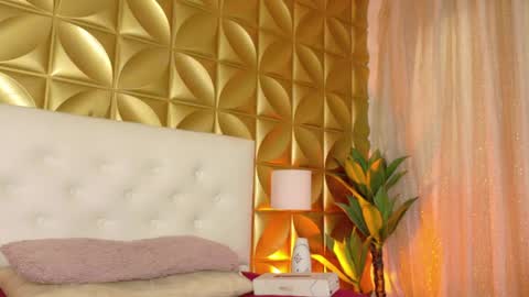 Hazel Bowie online show from April 2026 08:31:01 PM