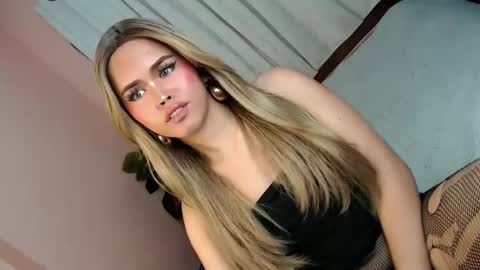 Snapshot of alove_too_last chatting on January 2025 05:51:01 PM LEXY online show from January 2025 05:51:01 PM