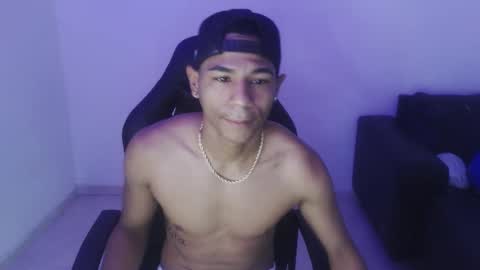 alphas_latins online show from March 2026 10:13:02 PM