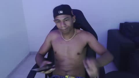 alphas_latins online show from March 2026 07:53:01 PM