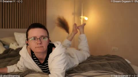 Snapshot of alucidreaming chatting on October 2025 07:02:01 PM Lucid Dreaming online show from October 2025 07:02:01 PM