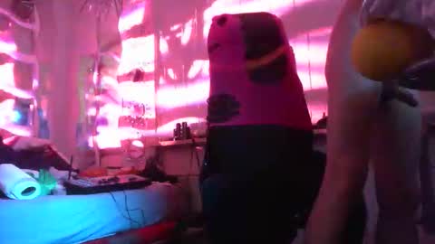 Snapshot of alwaysniceguy2 chatting on December 2025 05:01:01 AM HoneyMelonGuy online show from December 2025 05:01:01 AM