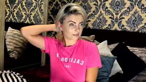 Snapshot of alyblonde chatting on December 2024 09:51:01 AM aly online show from December 2024 09:51:01 AM