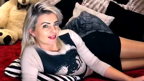 Snapshot of alyblonde chatting on December 2024 01:11:02 PM aly online show from December 2024 01:11:02 PM