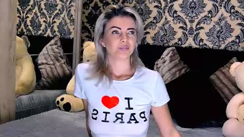 Snapshot of alyblonde chatting on December 2024 09:58:01 AM aly online show from December 2024 09:58:01 AM