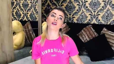 Snapshot of alyblonde chatting on January 2025 09:47:01 AM aly online show from January 2025 09:47:01 AM