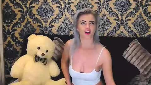 Snapshot of alyblonde chatting on February 2025 05:18:01 PM aly online show from February 2025 05:18:01 PM