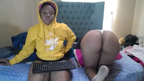 Snapshot of alyssabrownx chatting on May 2026 09:25:01 AM alyssabrownx online show from May 2026 09:25:01 AM