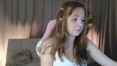 Snapshot of alyxkinski chatting on March 2026 09:29:02 PM Alyx online show from March 2026 09:29:02 PM