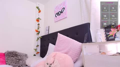 Isabella online show from November 2025 07:01:02 PM