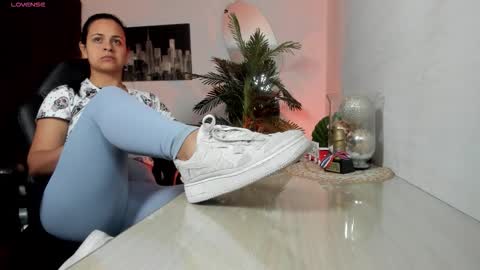 anny online show from December 2025 11:53:01 PM