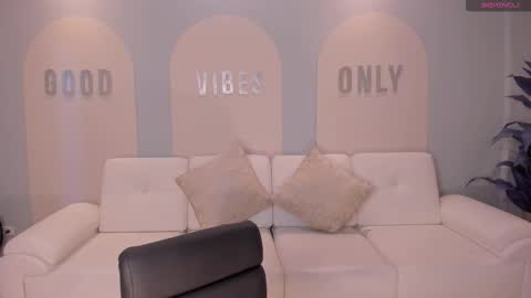 Amalia cruss online show from November 2025 08:40:02 PM