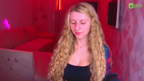 Snapshot of amaliaqueen999 chatting on December 2025 03:06:01 PM Amalia online show from December 2025 03:06:01 PM