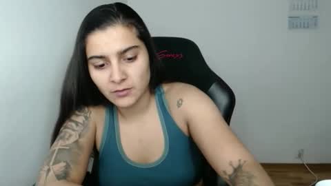 The queen of the biceps  online show from January 2026 07:52:02 PM