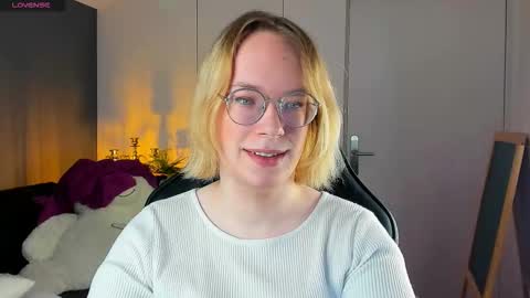 Snapshot of amanda_butlerr chatting on November 2025 02:30:02 PM Hi im Amanda online show from November 2025 02:30:02 PM