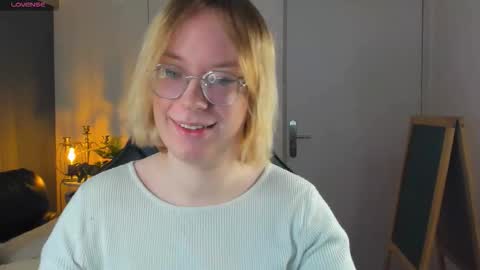 Snapshot of amanda_butlerr chatting on November 2025 09:28:02 AM Hi im Amanda online show from November 2025 09:28:02 AM