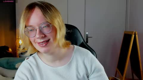 Snapshot of amanda_butlerr chatting on November 2025 08:31:01 PM Hi im Amanda online show from November 2025 08:31:01 PM