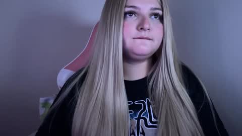 Snapshot of amandhaaa chatting on February 2025 10:33:01 PM Amandha online show from February 2025 10:33:01 PM