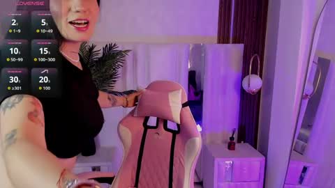 Snapshot of amara_lunee chatting on May 2026 04:29:01 AM AMARA online show from May 2026 04:29:01 AM