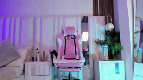 Snapshot of amara_lunee chatting on June 2026 05:24:01 AM AMARA online show from June 2026 05:24:01 AM