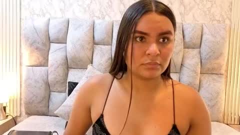 amarahanks_ online show from November 2025 07:36:02 PM