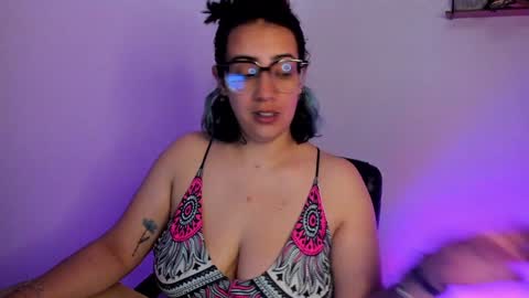 Snapshot of amaryllis_vizcaya chatting on December 2024 09:37:02 PM Katt online show from December 2024 09:37:02 PM