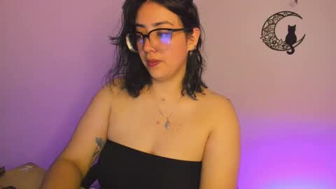Snapshot of amaryllis_vizcaya chatting on January 2025 03:43:01 AM Katt online show from January 2025 03:43:01 AM