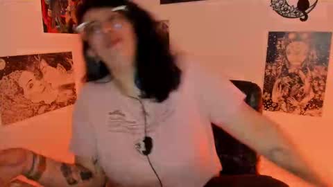 Snapshot of amaryllis_vizcaya chatting on October 2025 10:21:02 PM Katt online show from October 2025 10:21:02 PM