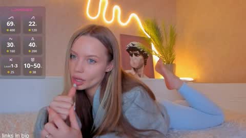 Snapshot of amazing_roxana chatting on November 2025 12:37:02 PM Roxy online show from November 2025 12:37:02 PM