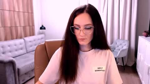 Snapshot of amazingeyes89 chatting on October 2025 10:44:01 AM Izza online show from October 2025 10:44:01 AM