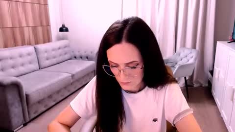 Snapshot of amazingeyes89 chatting on November 2025 10:48:01 AM Izza online show from November 2025 10:48:01 AM