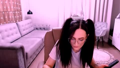 Snapshot of amazingeyes89 chatting on December 2025 02:10:02 PM Izza online show from December 2025 02:10:02 PM