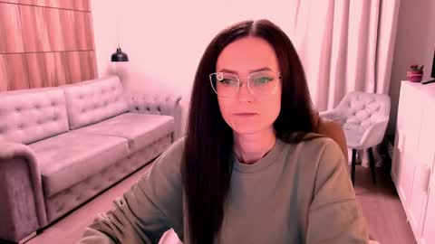 Snapshot of amazingeyes89 chatting on June 2026 10:28:02 AM Izza online show from June 2026 10:28:02 AM