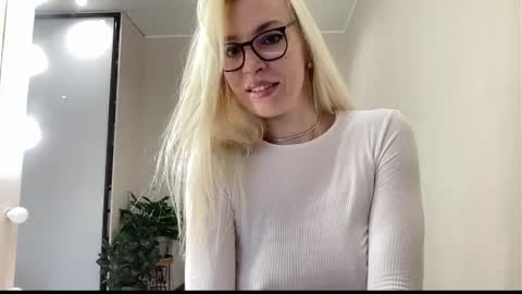 Kelly online show from April 2026 07:51:02 AM