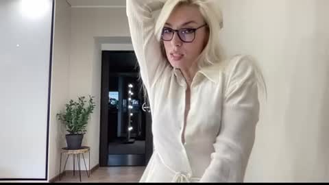 Kelly online show from June 2026 07:51:02 AM