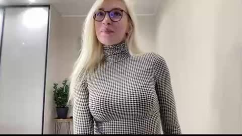 Kelly online show from June 2026 04:04:02 AM