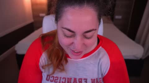 Ellie online show from September 2025 08:19:01 PM