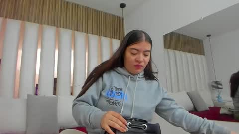 AmbarGills online show from December 2025 12:57:02 PM