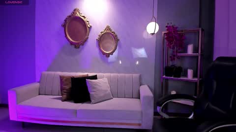 Snapshot of ambarjames_ chatting on October 2025 11:40:01 AM Ambar online show from October 2025 11:40:01 AM