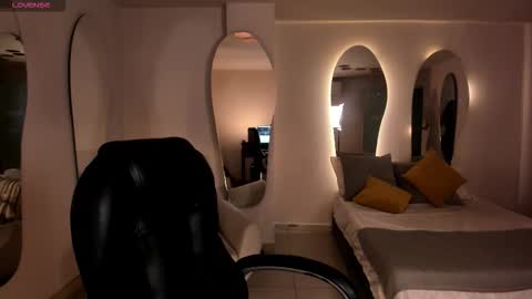 Snapshot of ambarjames_ chatting on November 2025 12:07:01 PM Ambar online show from November 2025 12:07:01 PM