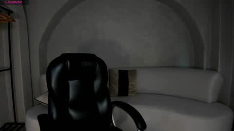 Snapshot of ambarjames_ chatting on November 2025 11:32:01 AM Ambar online show from November 2025 11:32:01 AM