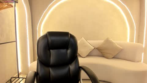 Snapshot of ambarjames_ chatting on November 2025 11:53:02 AM Ambar online show from November 2025 11:53:02 AM