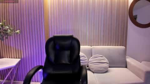 Snapshot of ambarjames_ chatting on November 2025 11:45:01 AM Ambar online show from November 2025 11:45:01 AM