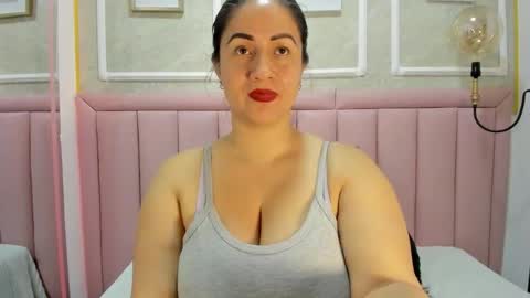 Snapshot of ambbermoon chatting on November 2025 12:05:01 AM online show from November 2025 12:05:01 AM