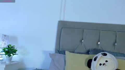 amber_bull online show from April 2026 07:07:02 PM